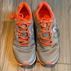 Men’s Vionic shoes new never worn